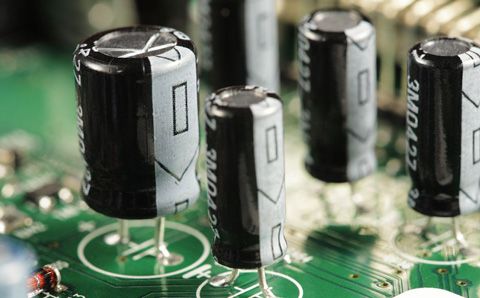 智能電容與普通電容器的區(qū)別到底是誰比較好？